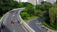 Antusiasme warga terlihat sejak pagi hari dengan aktivitas olahraga dan interaksi sosial di sepanjang kawasan Sudirman. 