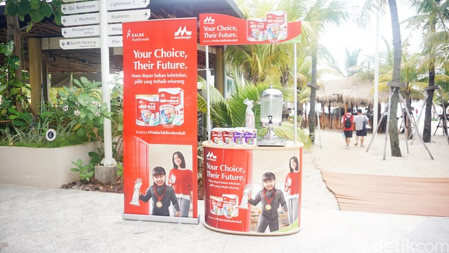 Selain berfoto, pengunjung juga memadati Morinaga Booth untuk berkonsultasi mengenai informasi nutrisi anak, mencoba sampel produk, hingga mendapatkan paket goodie bag spesial yang telah disiapkan. Acara yang berlangsung hingga pukul 18.30 WIB ini sukses menjadi momen penutup tahun yang indah sekaligus wujud nyata dukungan Morinaga terhadap peran luar biasa para ibu di Indonesia. Your choise, their future! Masa depan bukan kebetulan, pilih yang terbaik sekarang karena #WaktuTakBisaKembali. Foto: Dok. Detikcom.