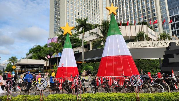 Ornamen replika pohon Natal di HI, Jakarta Ornamen replika pohon Natal di HI, Jakarta
