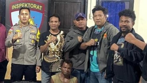 Yupiter Abanat, pelaku pencurian uang dan mesin parut kelapa saat diamankan di Polres TTS, NTT, Minggu (21/12/2025) pagi tadi. (Dok. Polres TTS).