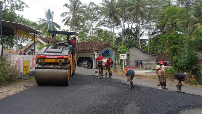 Jelang Akhir Tahun, PUPR Kebut Perbaikan Jalan di Kabupaten Blitar