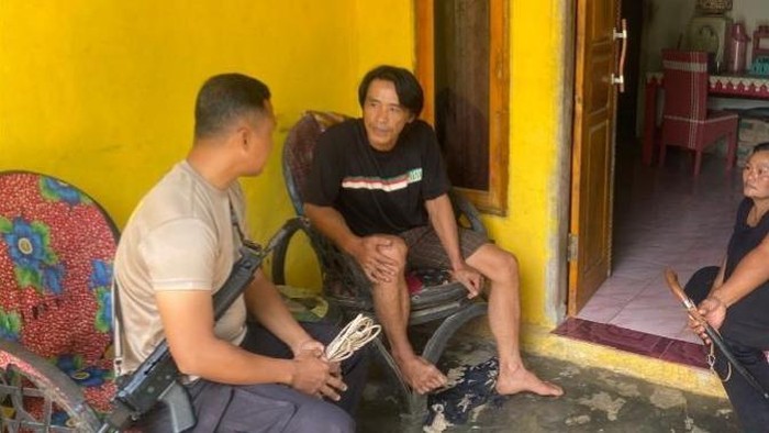 Pria di Lampung Bacok Tetangganya gegara Ditegur Ambil Batu Sungai