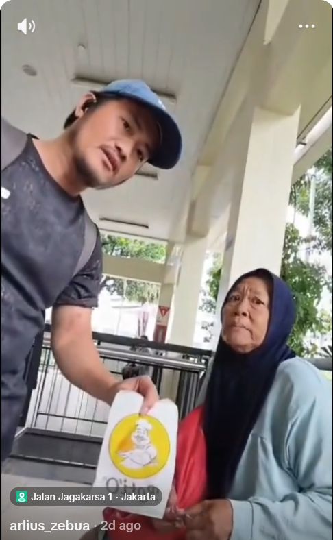 Pria Mengamuk di Roti O karena seorang nenek ditolak pembayaran non-tunai