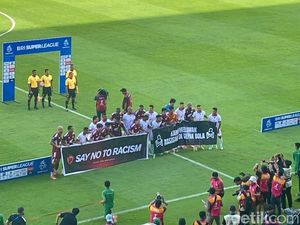 PSM dan Malut United Bentangkan Spanduk Ajakan Lawan Rasisme