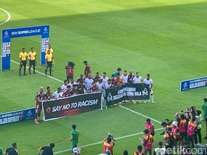 PSM dan Malut United Bentangkan Spanduk Ajakan Lawan Rasisme