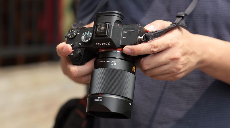 Review Lensa SG-Image 55mm f/1.8