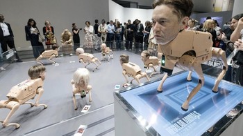 Instalasi ini dipamerkan di area seni digital baru bernama Zero 10 dan langsung menjadi salah satu karya paling mencolok di pameran. Foto: Art Basel Miami