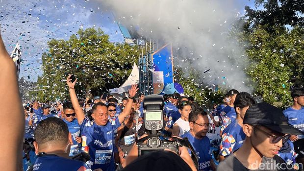 Run For Solidarity dalam rangka Hari Kesetiakawanan Sosial Nasional (HKSN) di kawasan Candi Borobudur, Kabupaten Magelang, Jawa Tengah, Minggu (21/12/2025).