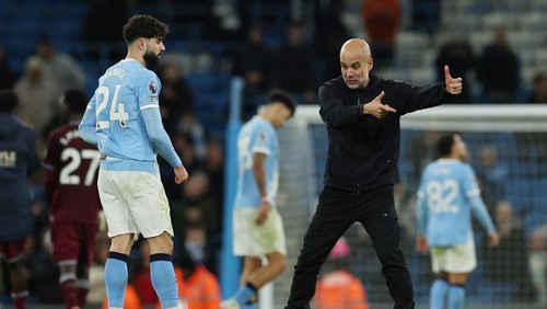 Soccer Football - Premier League - Manchester City v West Ham United - Etihad Stadium, Manchester, Britain - December 20, 2025 Manchester City manager Pep Guardiola reacts towards Manchester Citys Josko Gvardiol at the end of the match REUTERS/Phil Noble EDITORIAL USE ONLY. NO USE WITH UNAUTHORIZED AUDIO, VIDEO, DATA, FIXTURE LISTS, CLUB/LEAGUE LOGOS OR LIVE SERVICES. ONLINE IN-MATCH USE LIMITED TO 120 IMAGES, NO VIDEO EMULATION. NO USE IN BETTING, GAMES OR SINGLE CLUB/LEAGUE/PLAYER PUBLICATIONS. PLEASE CONTACT YOUR ACCOUNT REPRESENTATIVE FOR FURTHER DETAILS..