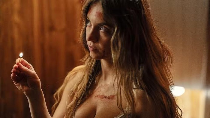 Cuplikan adegan Sydney Sweeney di The Housemaid.