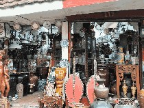 Potret Pasar Barang Antik di Jalan Surabaya Menteng