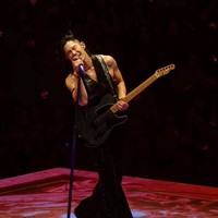 Penampilan awet muda para personel F3 juga menjadi perbincangan di media sosial. Vaness Wu tampil menawan dengan busana dari desainer kelahiran Indonesia, Harry Halim.Foto: Instagram @houseofharryhalim