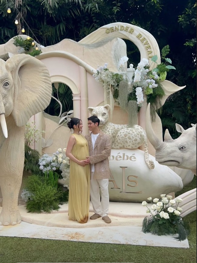 8 Foto Gender Reveal Alyssa Daguise-Al Ghazali Bertema Safari, Bumil Memukau!