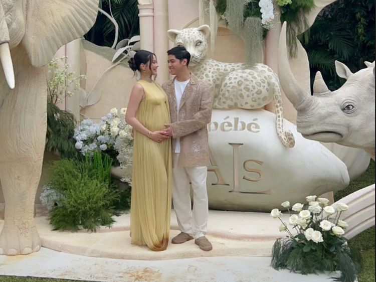 8 Foto Gender Reveal Alyssa Daguise-Al Ghazali Bertema Safari, Bumil Memukau!