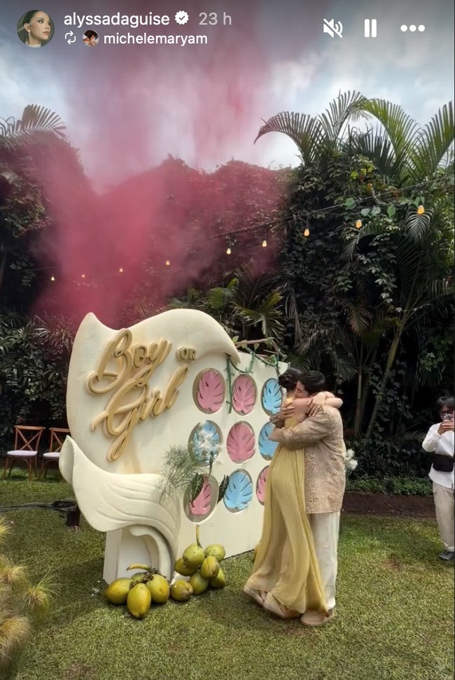 Al dan Alyssa pun langsung berpelukan sesaat setelah mengetahui jenis kelamin calon anak mereka. Foto: Instagram/@alyssadaguise