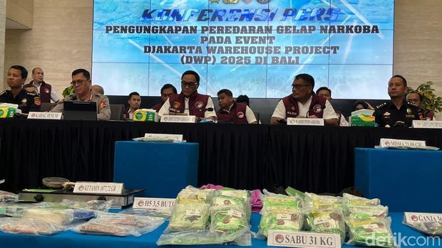 Bareskrim Polri membongkar jaringan pengedar narkoba pada event Djakarta Warehouse Project di Bali, Senin (22/12/2025).