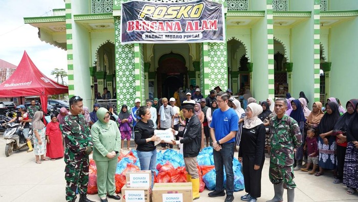 BCA Bangun Instalasi Air Bersih dan Fasilitas Kamar Mandi di Solok Sumatera