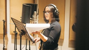 Bernadya terlihat fokus di studio rekaman, menandai fase baru dalam perjalanan musiknya. Foto: Instagram Bernadya