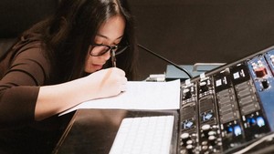 Studio jadi ruang refleksi Bernadya sebelum album terbarunya lahir. Foto: Instagram Bernadya