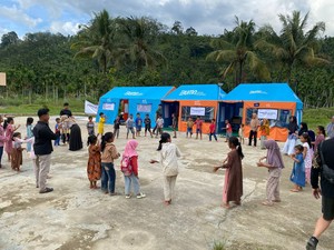 BNI Salurkan Seragam Sekolah-Sarana Trauma Healing bagi Anak-anak di Aceh