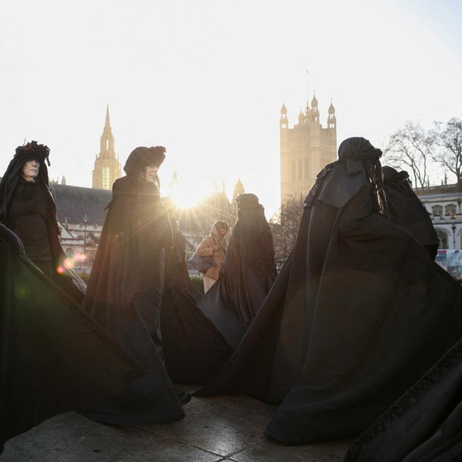 Extinction Rebellion Gelar Aksi Teatrikal Iklim di Westminster