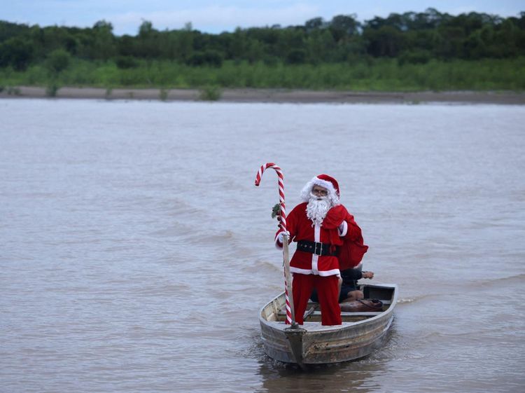 Sinterklas Menyusuri Sungai Amazon, Antar Hadiah Natal ke Pedalaman Brasil