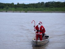 Sinterklas Menyusuri Sungai Amazon, Antar Hadiah Natal ke Pedalaman Brasil