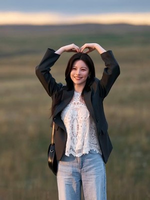 9 Foto Terbaru Kim Seon Ho-Go Youn Jung di Can This Love Be Translated?