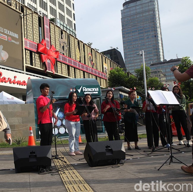 Christmas Carol Hangatkan Ruang Publik Jakarta Jelang Natal