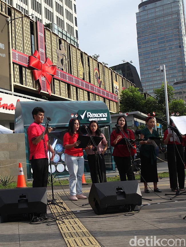 Christmas Carol Hangatkan Ruang Publik Jakarta Jelang Natal