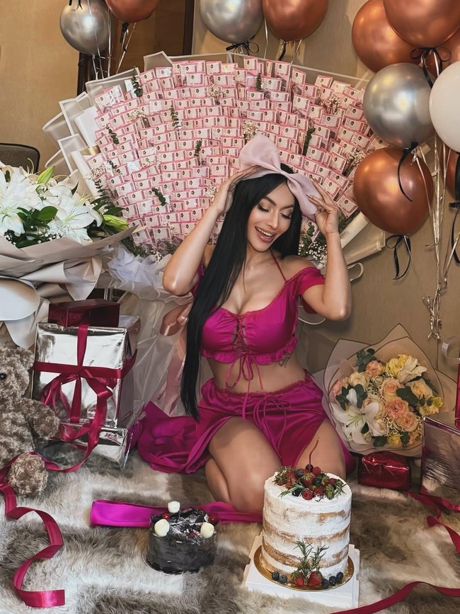 Denada Rayakan Ultah ke-47, Hadiah Mewah Bikin Salfok