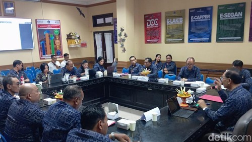 Dewan Pengupahan Badung saat melakukan voting penetapan UMK Badung 2026, Senin (22/12/2025).