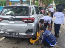 20 Mobil Parkir Sembarangan di Riburane-Ahmad Yani Makassar Digembok Dishub