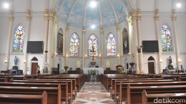 Gereja Katolik Kelahiran Santa Perawan Maria Surabaya. Gereja Katolik Kelahiran Santa Perawan Maria Surabaya.