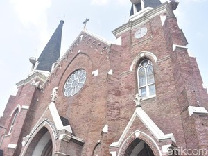 Menelusuri Gereja Santa Perawan Maria Tertua di Surabaya