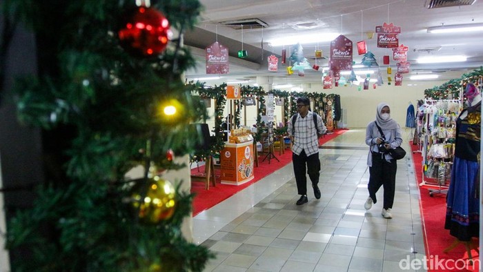 Suasana Jakarta Christmas Market 2025 di Blok M, Kebayoran Baru, Jakarta, Senin (22/12/2025), yang hingga hari ketiga pelaksanaan masih terlihat lengang.