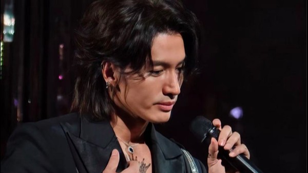 8 Foto Jerry Yan di Konser Reuni F3, Awet Muda Bak Vampir di Usia 49