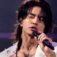 Jerry Yan kembali menuai sorotan karena pesonanya. Netizen mengaku tidak terkejut bahwa F4 tidak lengkap melainkan fakta bahwa Jerry Yan tetap awet muda dan memiliki kilau yang sama di matanya bahkan sejak 24 tahun lalu.Foto: Weibo