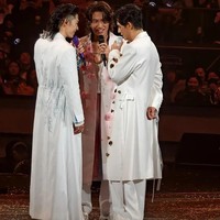 Selama konser, Jerry Yan terlihat menikmati waktunya bersama Vanness, Vic, dan Ashin.Foto: Weibo