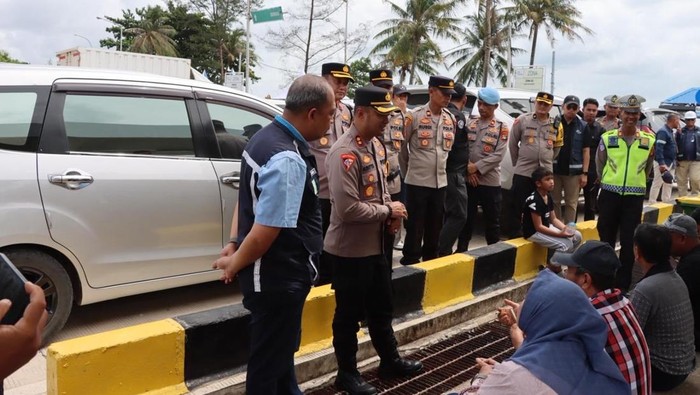 Polisi Pasang Buffer Zone di Pelabuhan Tanjung Kalian Bangka Barat