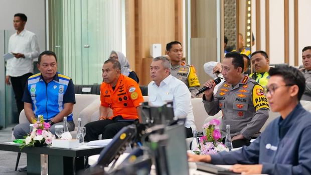 Kapolri di Jasa Marga Toll Road Command Center, Jatiasih, Bekasi