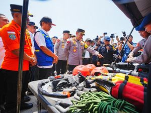 Kapolri Tinjau Dermaga Eksekutif Pelabuhan Merak, Pastikan Libur Nataru Aman