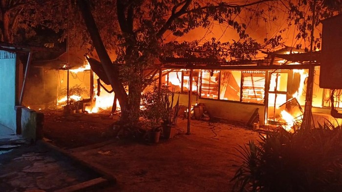 7 Rumah di Asrama TNI Manado Hangus Terbakar