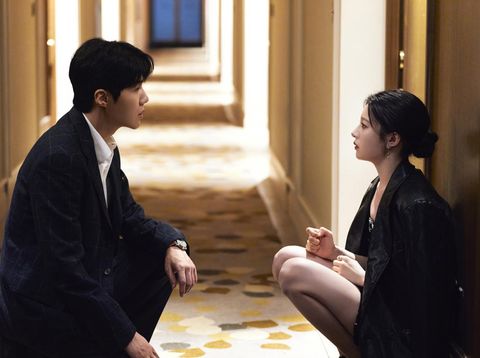 Penampilan Kim Seon Ho dan Go Yoon Jung dalam drama Korea Can This Love Be Translated.