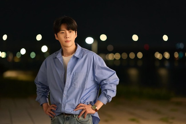 Penggemar Kim Seon Ho dan Go Yoon Jung tak perlu menunggu lama lagi karena Netflix akan menayangkan 12 episode drama romantis ini serentak pada 16 Januari 2026. Foto: dok. Netflix