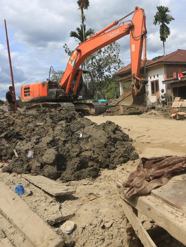 Lumpur Pascabencana Dibersihkan, Alat Berat Dikerahkan di Aceh Tenggara