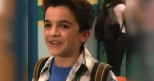 Tylor Chase dikenal sebagai bintang Nickelodeon. Pria berusia 36 tahun ini memerankan Martin Qwerly dalam serial “Ned’s Declassified School Survival Guide” dari tahun 2004 hingga 2007. Foto: Dok. TikTok, Nickelodeon