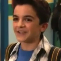 Tylor Chase dikenal sebagai bintang Nickelodeon. Pria berusia 36 tahun ini memerankan Martin Qwerly dalam serial “Ned’s Declassified School Survival Guide” dari tahun 2004 hingga 2007. Foto: Dok. TikTok, Nickelodeon