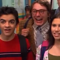 Netizen pun ramai memberikan komentar terkait nasib Tylor Chase kini yang hidup menjadi tuna wisma. Sebagian besar netizen merasa kasihan pada Chase. “Ini benar-benar menghancurkan hati saya,” tulis netizen. “Industri Hollywood itu sakit,” tulis netizen lainnya. Foto: Dok. TikTok, Nickelodeon