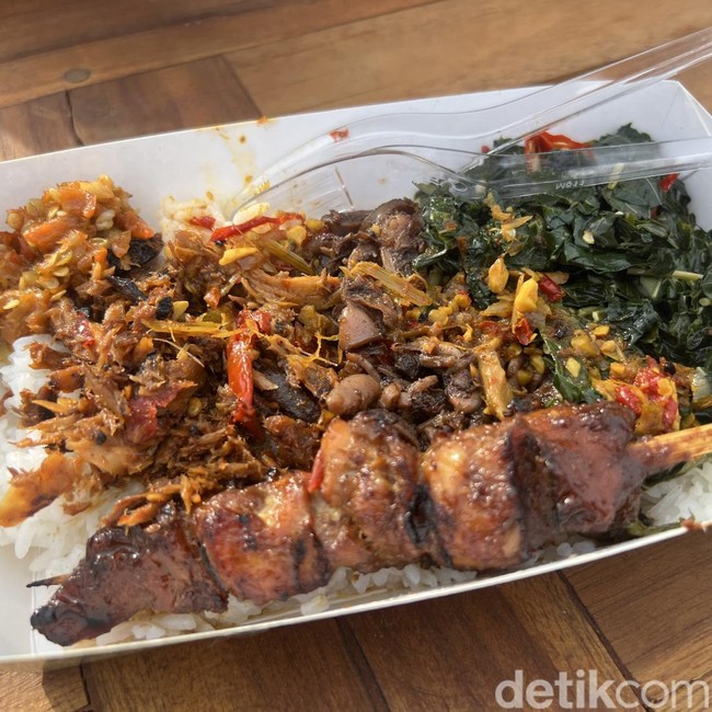 Mantap! Ada Nasi Bali hingga Sate Babi di Festival Kuliner Pinggir Pantai